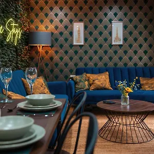 https://airport-haven-pool-table-games-room-sleeps-9.cambridgehotelsuk.com